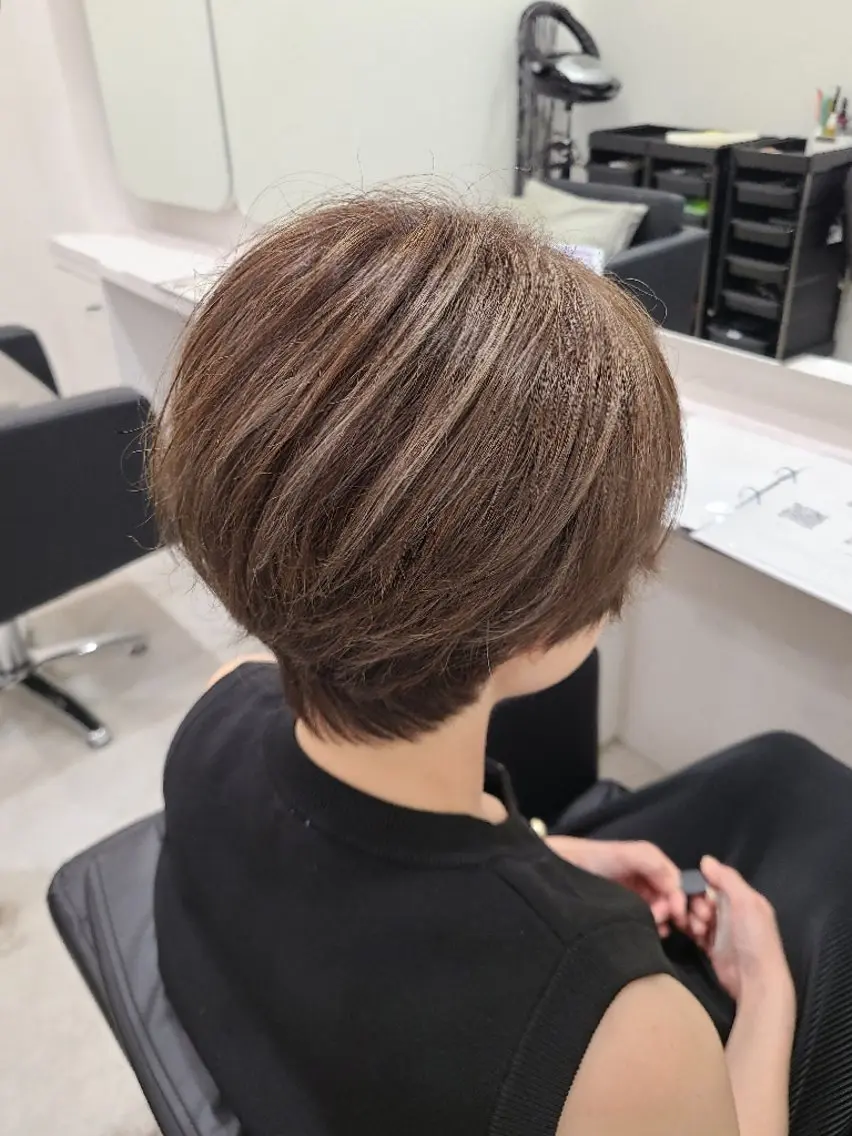 ショート カラー くびれヘア ショートヘア カット 桐島 令奈のヘアスタイル