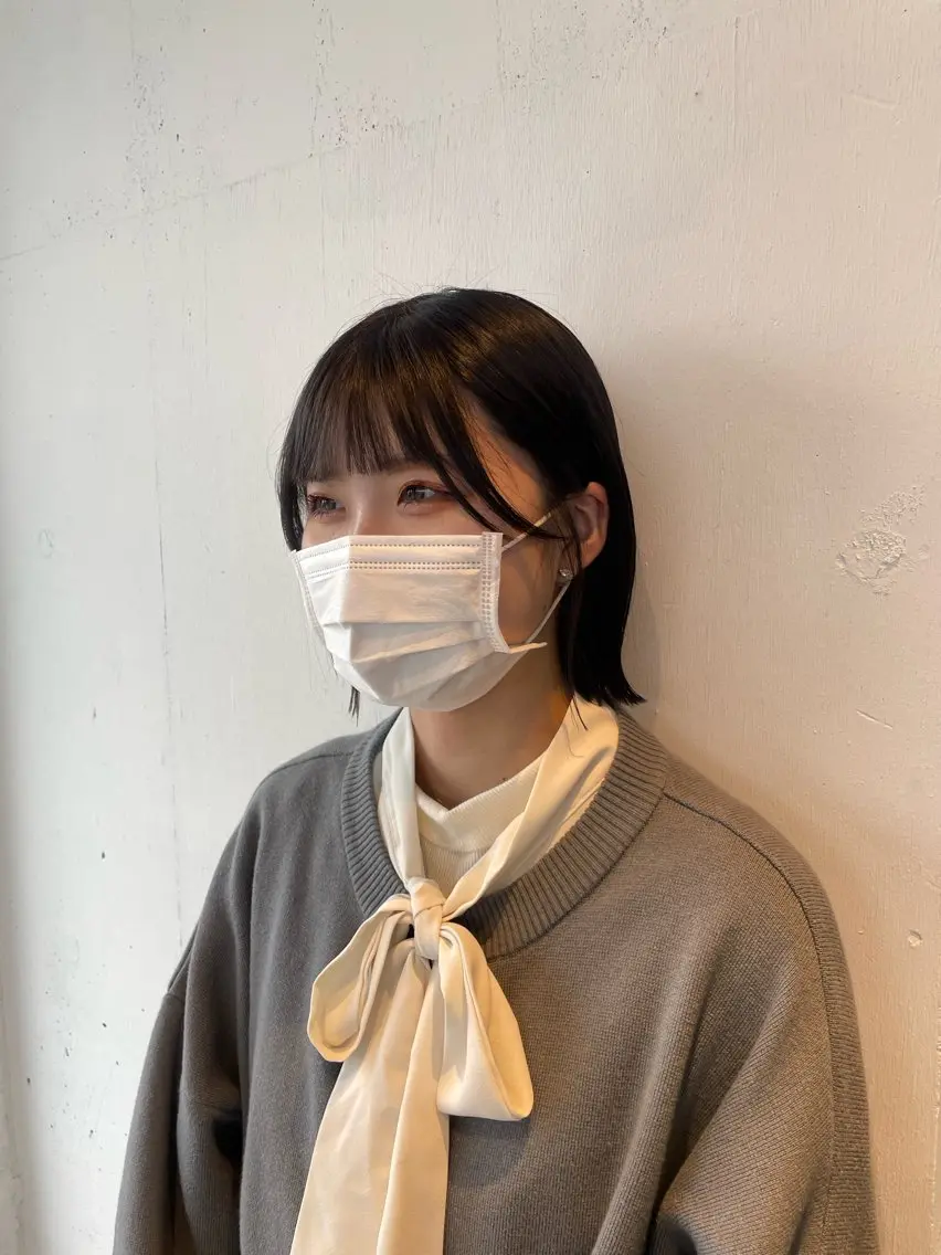 ミディアム 切りっぱなしボブ ボブ カット ハイトーンカラー🩵 指名多数💗横山聖奈のヘアスタイル