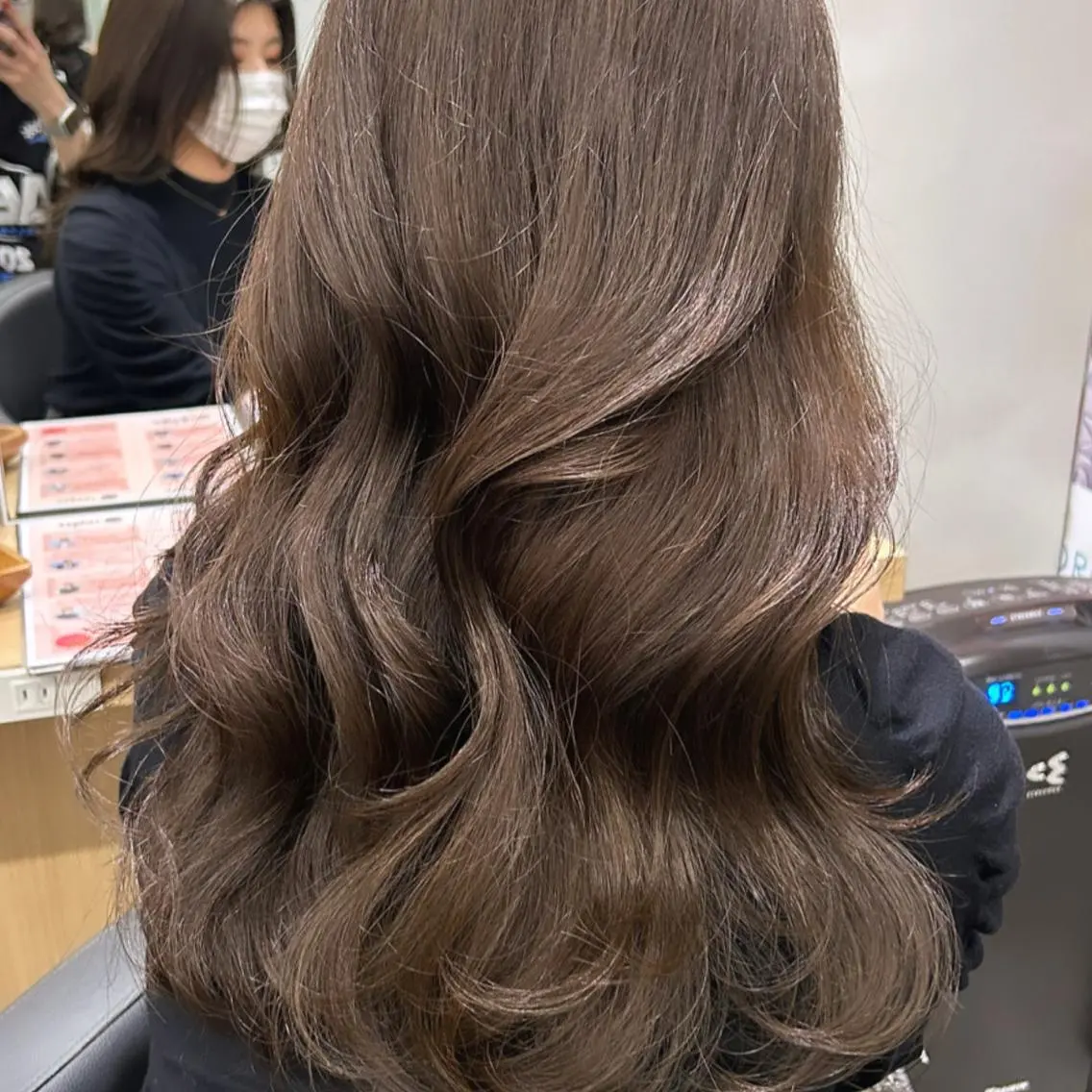 ロング カラー ブリーチ グレージュ ブリーチなしカラー オリーブグレージュ オリーブグレー 韓国ヘア×レイヤー カット/上田丈也のヘアスタイル