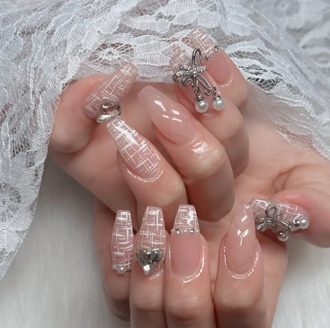 ネイル フレンチネイル ジェルネイル ガラスフレンチ ハロウィン ハート ハンドネイル H.baby Nail Salonのネイルデザイン