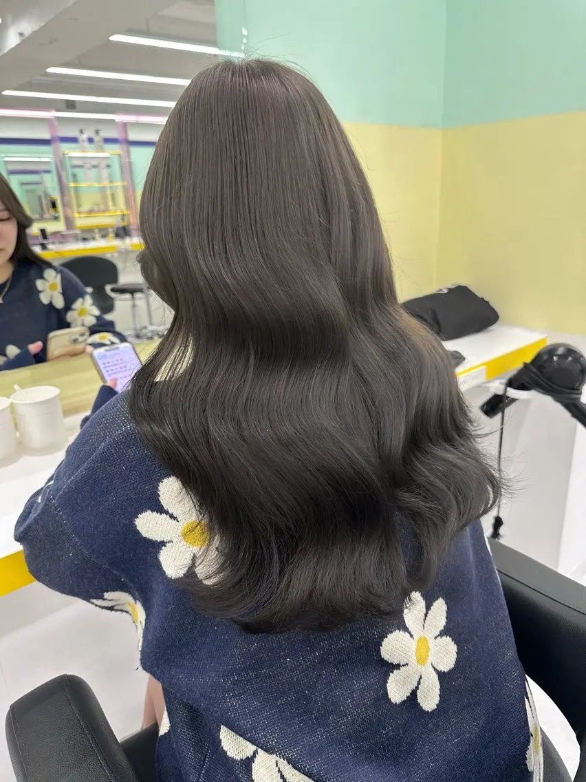 カラー ヘアカラー トリートメント ブリーチ縮毛矯正飛我 韓国ヘア🫧のヘアスタイル