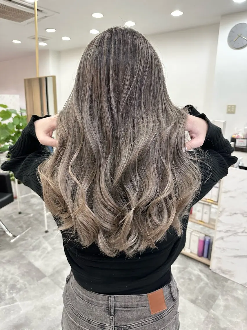 ロング カラー ヘアアレンジ バレイヤージュ ブリーチ レイヤーカット ヘアカラー トリートメント ROSEL末吉 海渡のヘアスタイル