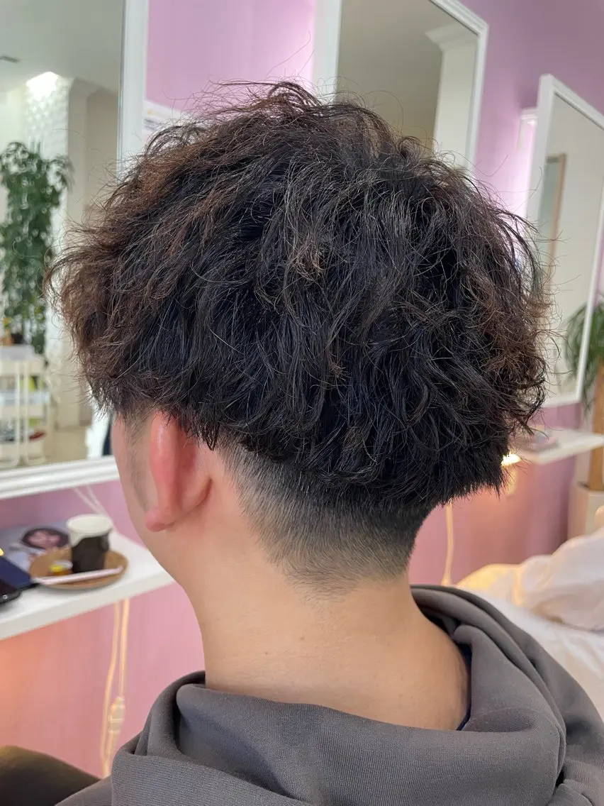 パーマ メンズ 加藤 亜実のヘアスタイル