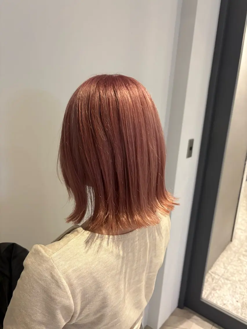 ボブカット＋ブリーチ＋カラーの写真