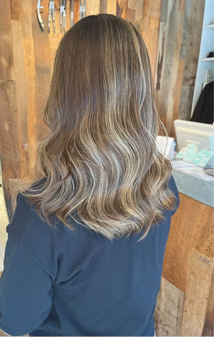 ロング カラー ハイライトカラー 外国人風カラー ハイライト ヘアカラー トリートメント レイヤーカット🌈 透明感カラー🌷ユリのヘアスタイル