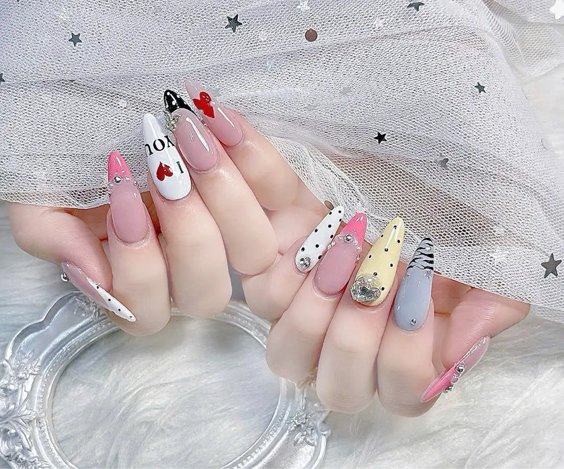 ネイル チークネイル ドット 長さ出し フットネイル フレンチネイル ハンドネイル Hana Nail Salonのネイルデザイン