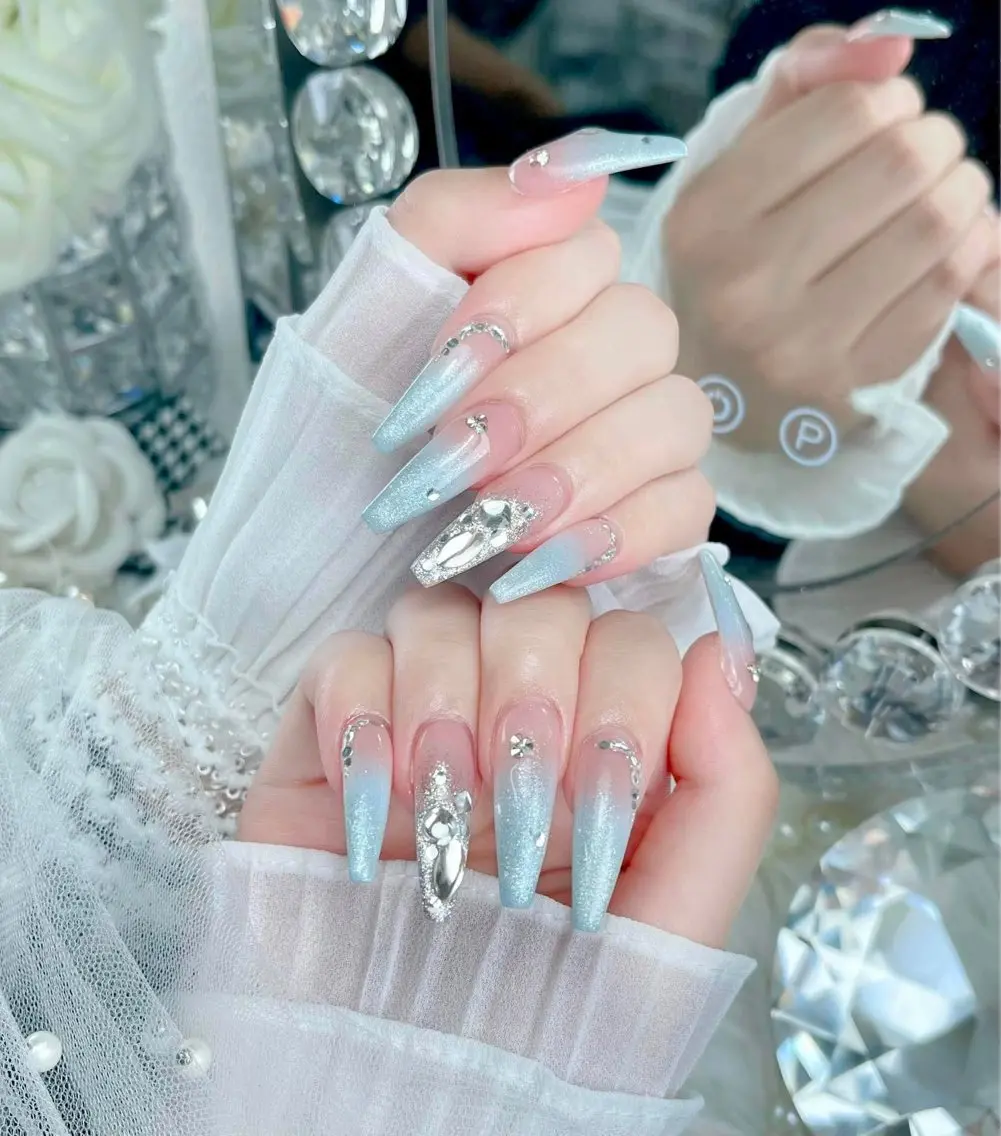 ネイル オーロラネイル チークネイル フラッシュネイル フレンチネイル ジェルネイル ハンドネイル ハンドケア Miyu Nail Nambaのネイルデザイン