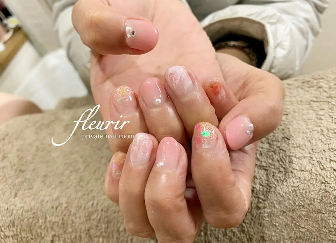 ネイル グラデーション ホログラムネイル キラキラネイル ラメ(グリッター) 大理石ネイル(マーブル) フルリール 【プライベートサロンのネイルデザイン