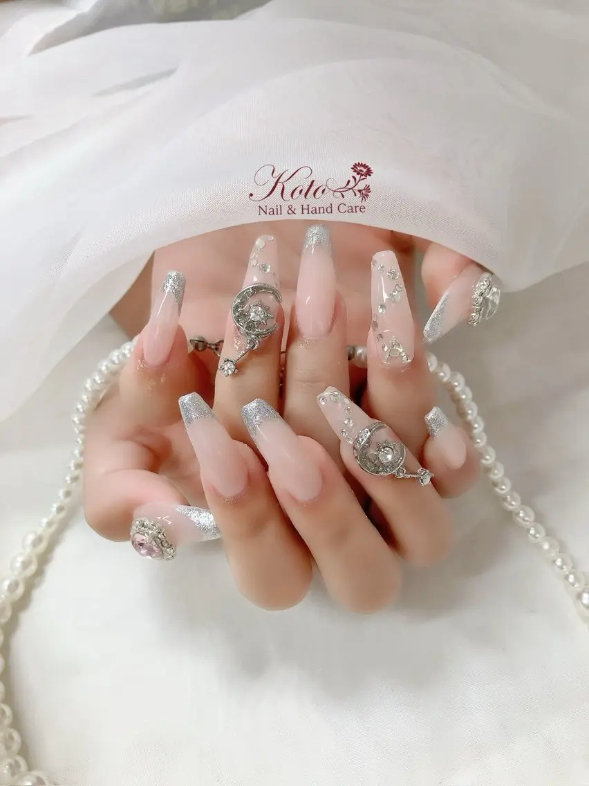 ネイル 長さ出し ジェルネイル キラキラネイル 持ち込み ニュアンスネイル ハンドネイル Nail Salon KOTOのネイルデザイン