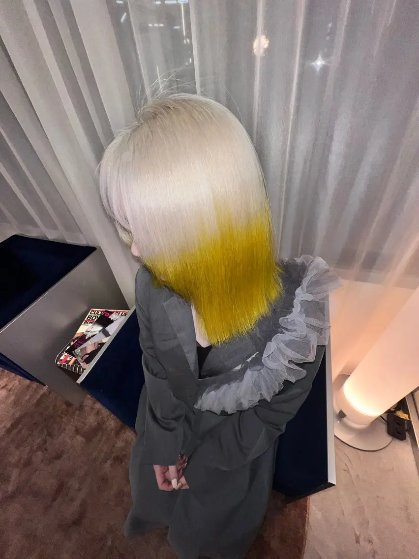 セミロング カラー カット ヘアカラー 圧倒的デザイン力 店長🎨RENAのヘアスタイル