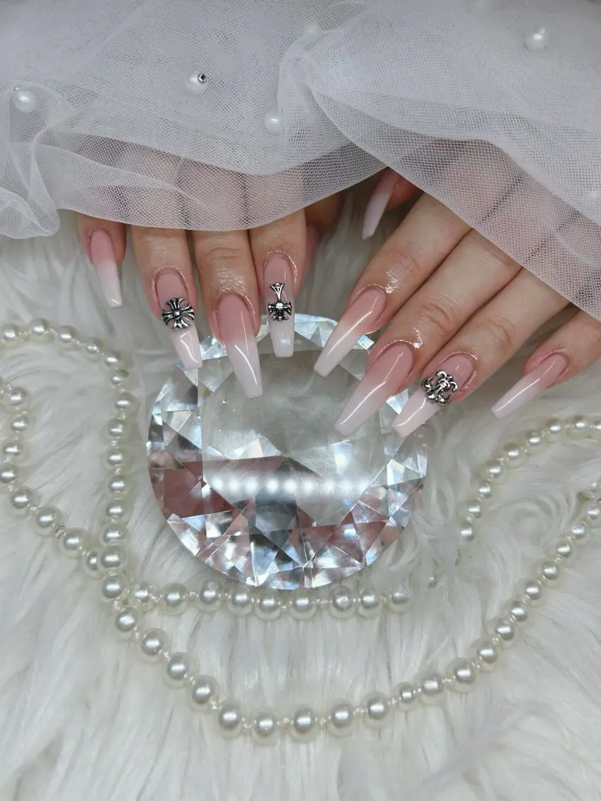 ロング ハンドネイル Nailsalon Angeのネイルデザイン