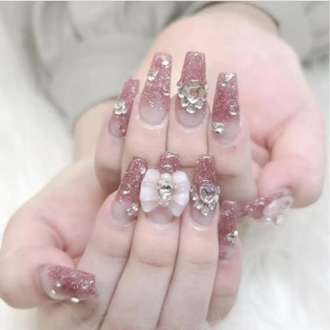 ネイル 長さ出し キラキラネイル 韓国ネイル ロングネイル マグネットネイル ハンドネイル ハンドケア MUNI🎀 NAIL のネイルデザイン