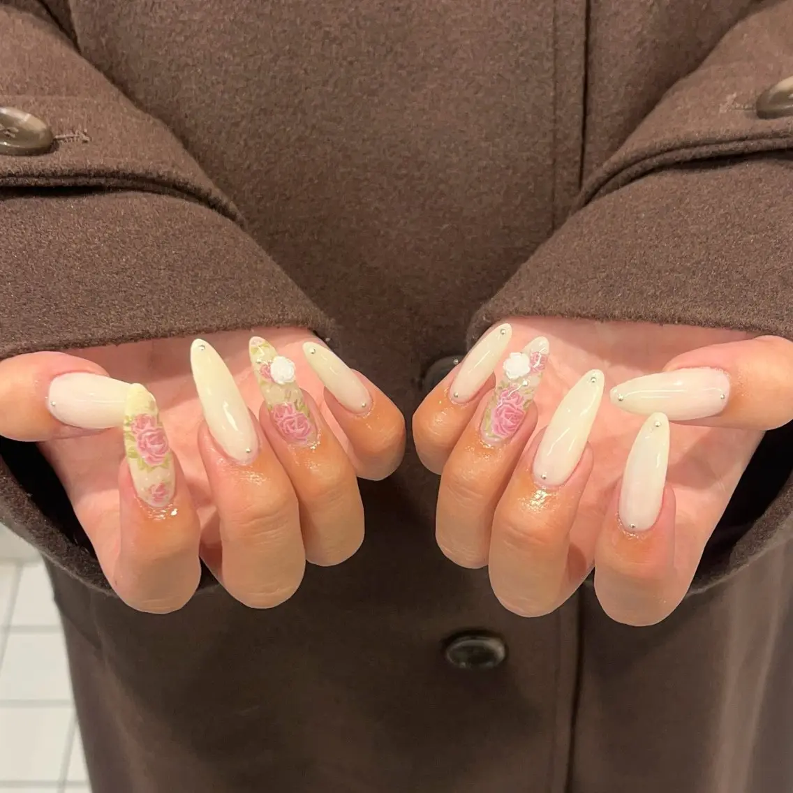 ネイル レース ロングネイル 冬ネイル クリスマス ハンドネイル 横浜Nailist 𝜗𝜚春菜のネイルデザイン