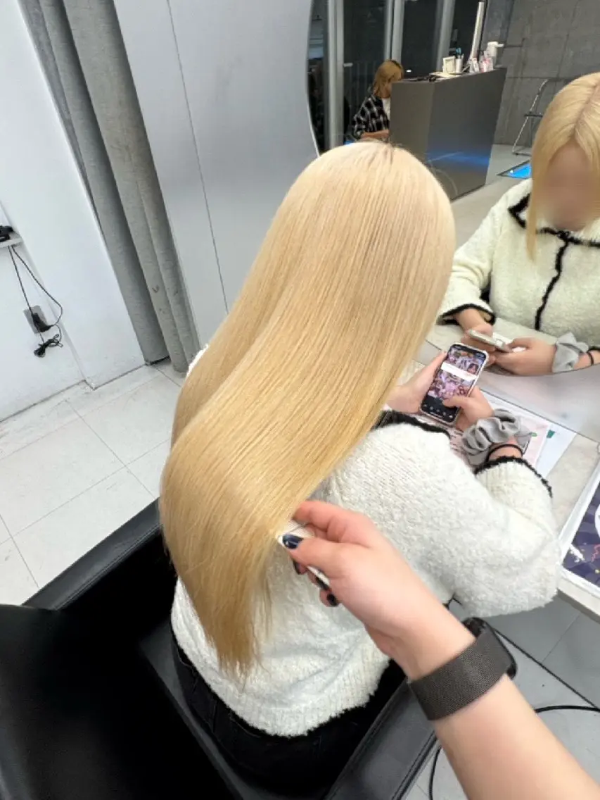 カラー ロング 地雷系🎀ハイトーン 💙荒川結星のヘアスタイル