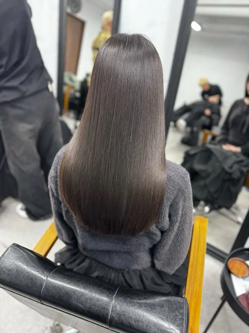 セミロング くせ毛 縮毛矯正 カット ヘアカラー 縮毛矯正 奥村 和也のヘアスタイル