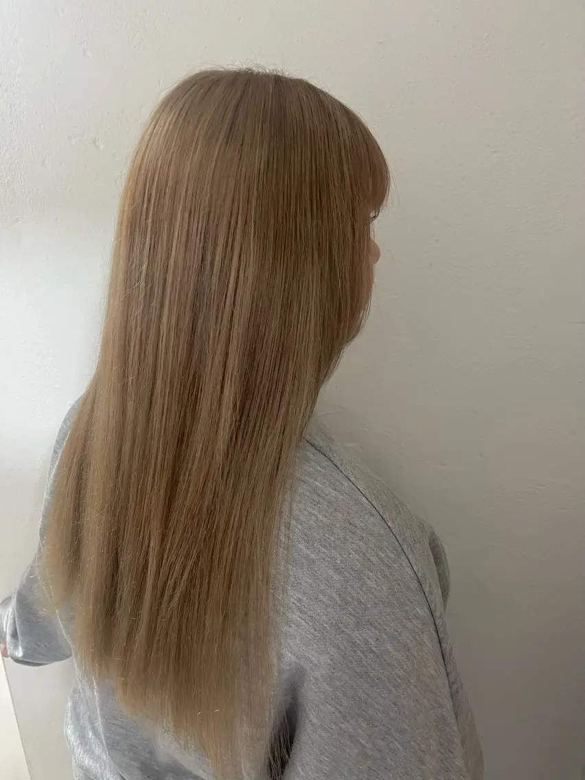 カラー ブリーチ 鈴木 凜のヘアスタイル