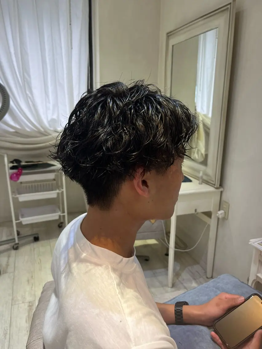 パーマ メンズ カット パーマ 髪質改善、パーマ 山崎純生のヘアスタイル