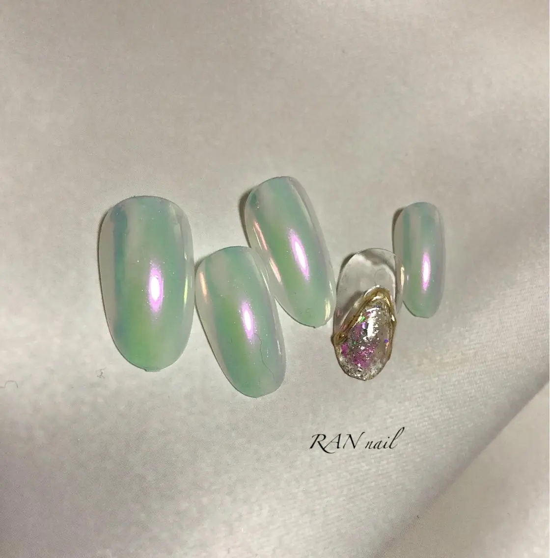 ネイル オーロラネイル フットネイル フレンチネイル ガラスフレンチ ミラーネイル RAN nailのネイルデザイン