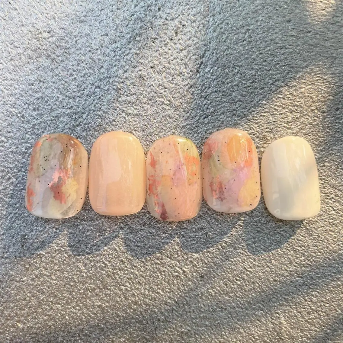ネイル オーロラネイル 氷ネイル・うるうるネイル 韓国ネイル ミラーネイル ニュアンスネイル ハンドネイル VOLLMOND nailのネイルデザイン