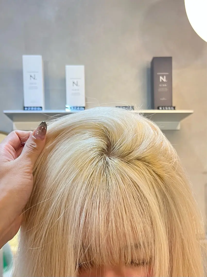 セミロング カラー ベージュカラー 抜きっぱなしブロンド ハイトーンカラー ホワイトベージュ ヘアカラー トリートメント このか🕊️ベージュ /グレージュ/カットのヘアスタイル