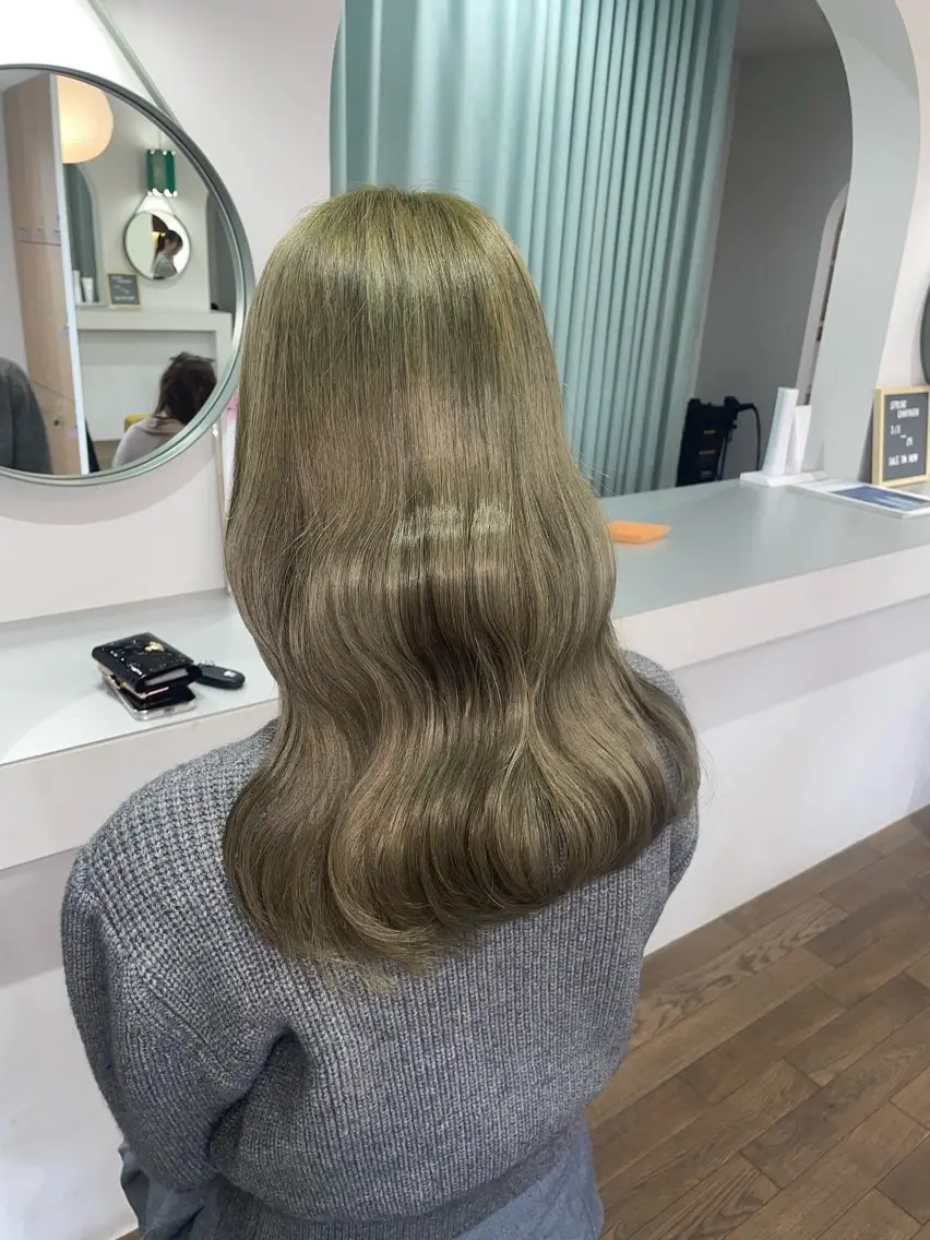 ロング ヘアカラー lutz／ MIONのヘアスタイル