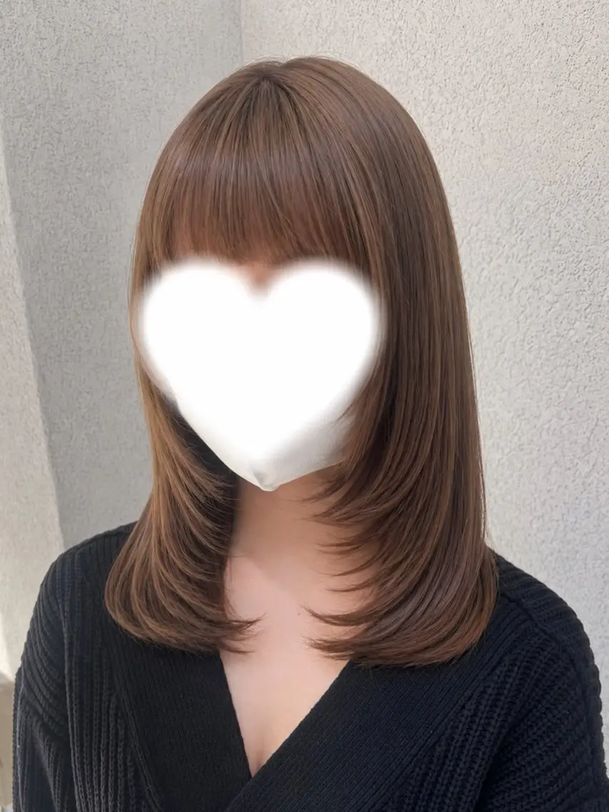 ミディアム カット ヘアカラー トリートメント ミルクティーカラー/ レイヤーカットAyaのヘアスタイル