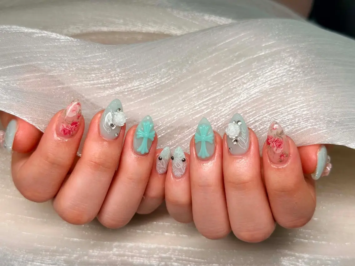 ネイル オーロラネイル ブルー チークネイル 長さ出し フットネイル NOA 池袋のネイルデザイン