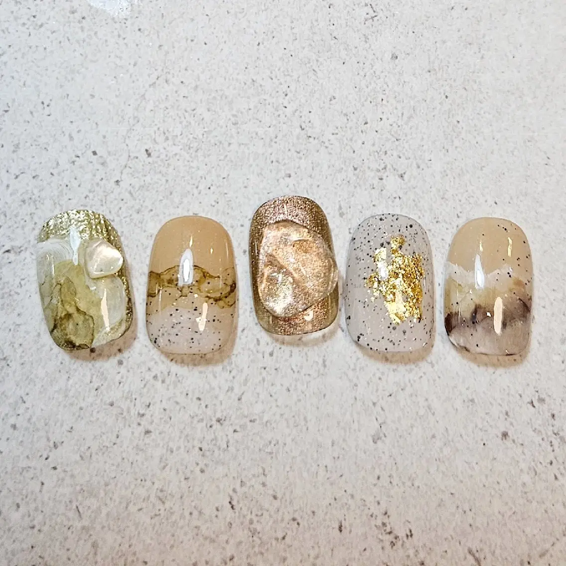 ネイル キラキラネイル ニュアンスネイル ぷっくりネイル 春ネイル ハンドネイル Nailsalon manoのネイルデザイン