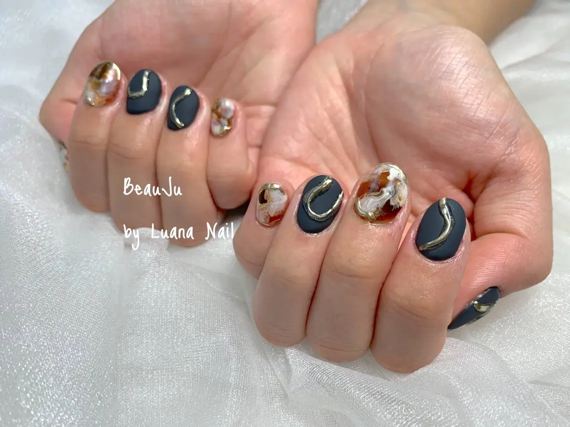ネイル マットネイル ミラーネイル ハンドネイル BeauJu by Luana Nailのネイルデザイン