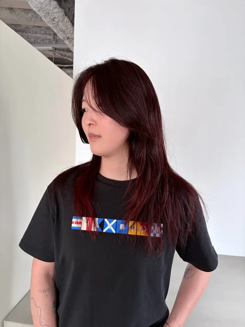 ミディアム カラー ミディアムレイヤー ボルドーカラー レイヤーカット カット ヘアカラー トリートメント Takuma Suzuki中目黒のヘアスタイル