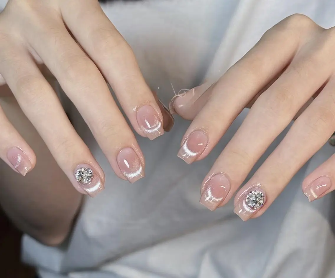ネイル ハンドネイル ハンドケア MoonNail リサのネイルデザイン