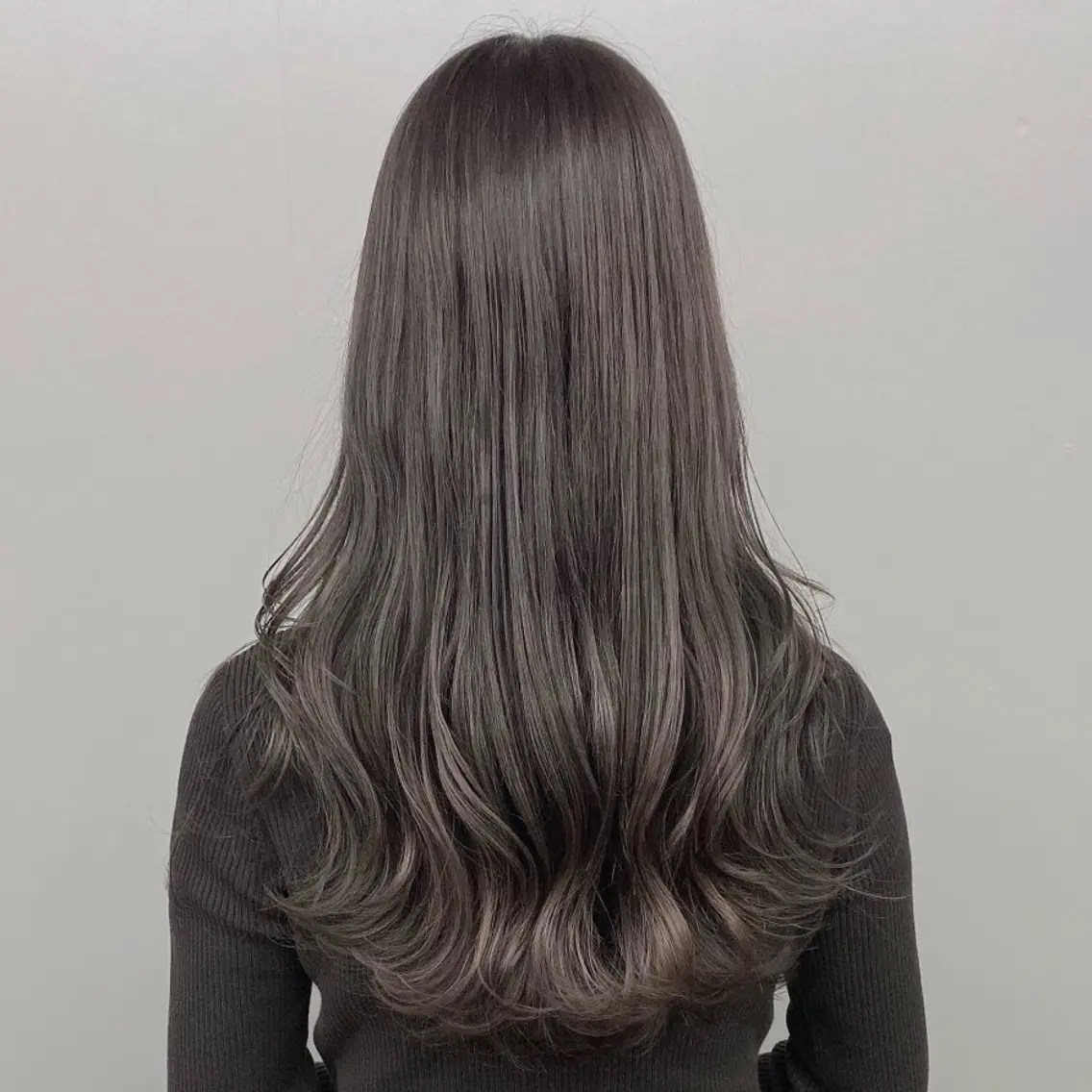 ロング アッシュ アッシュグレー ヘアカラー トリートメント グレージュ 透明感 ブリーチなし田島晃汰のヘアスタイル