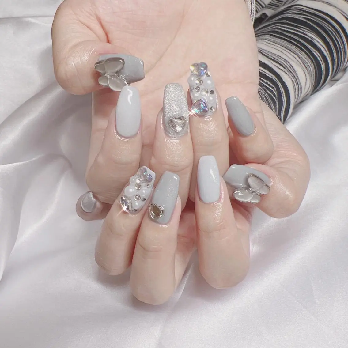 ネイル オーロラネイル フットネイル フレンチネイル ジェルネイル 韓国ネイル ハンドネイル ハンドケア 【ENサロン】 Rei🎀Nailのネイルデザイン