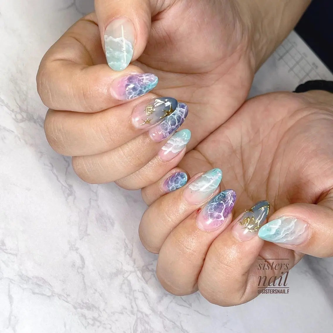 ネイル アートネイル グラデーション ニュアンスネイル 夏ネイル sisters nail.fのネイルデザイン