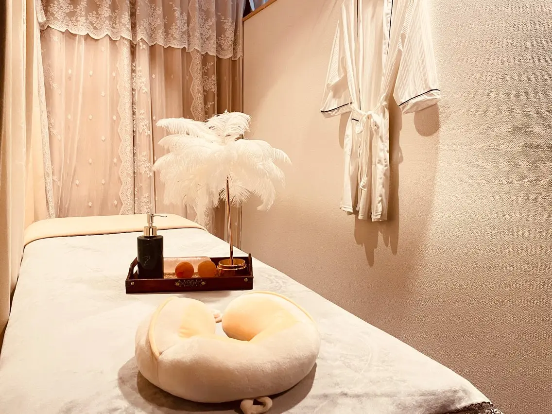 もみほぐし40➕全身オイルマッサージ(うつ伏せ)➕首肩こりリンパマッサージ40分➕ヘッドスパ20分の写真