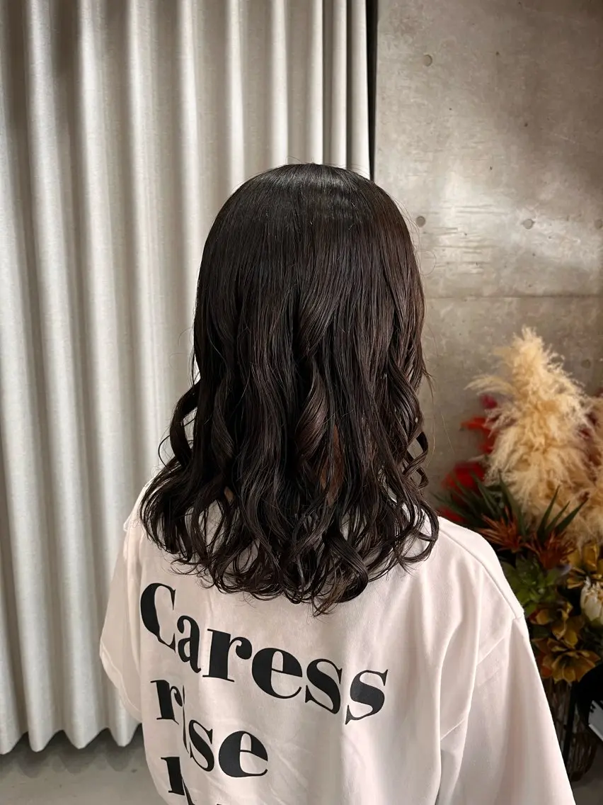 ミディアム カラー パーマ カット ヘアカラー トリートメント 表参道🌿赤み消し カラー/チナツのヘアスタイル