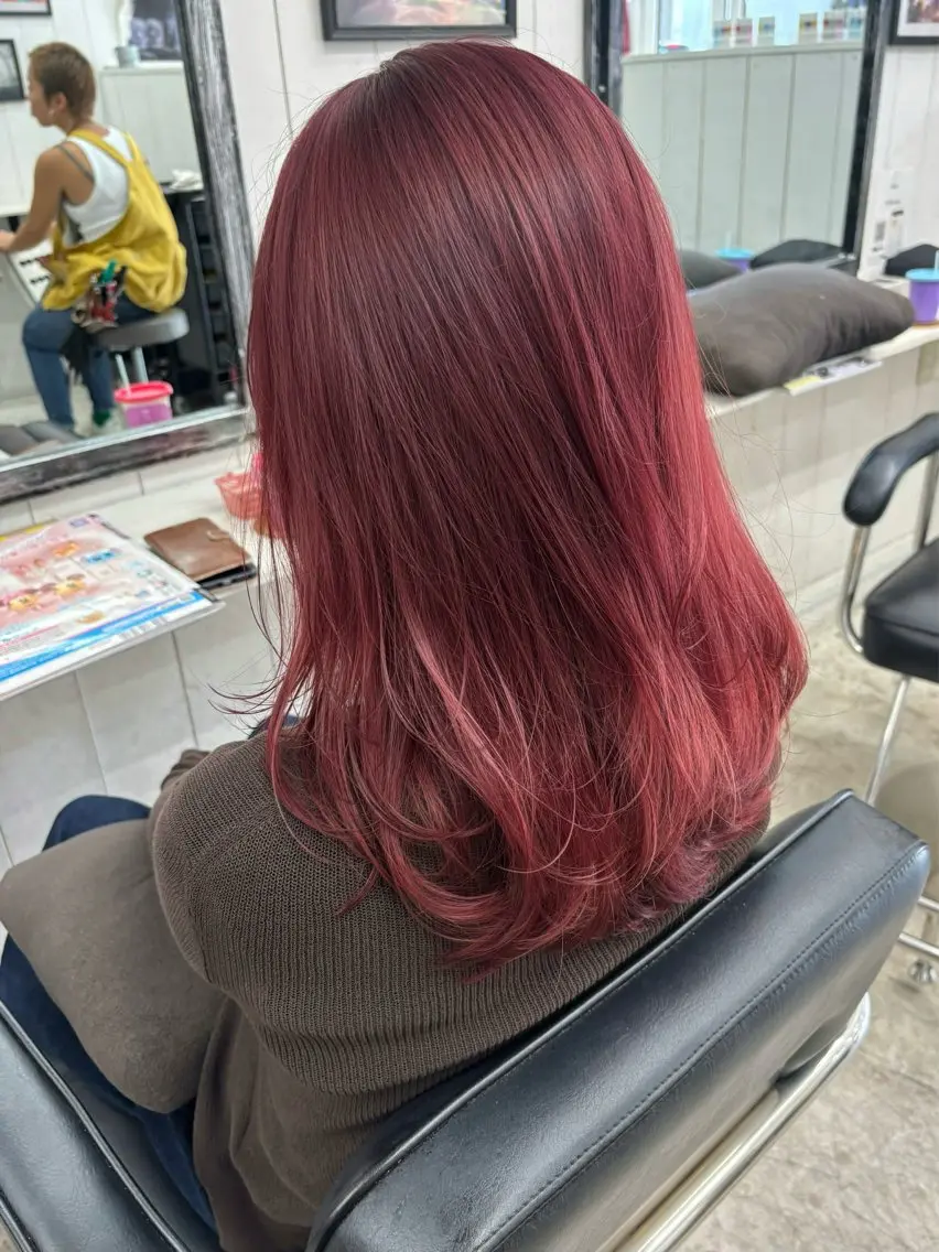 セミロング カラー ブリーチ ピンクカラー レッドカラー ヘアカラー ブリーチ/縮毛矯正/ モデル/Rinのヘアスタイル