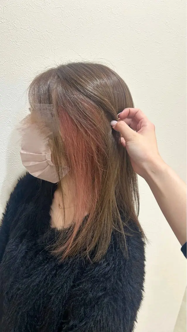 セミロング カラー イヤリングカラー ピンクカラー 中村 仁美のヘアスタイル