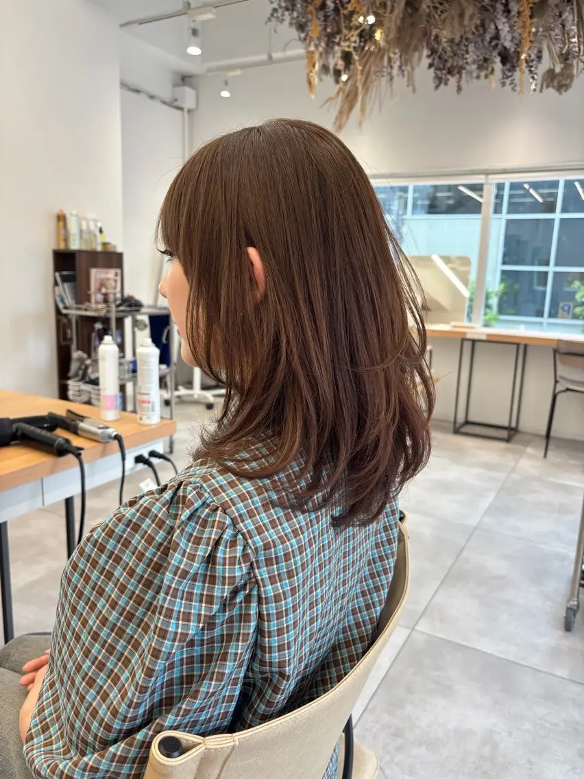 セミロング カラー 相澤 乙羽のヘアスタイル