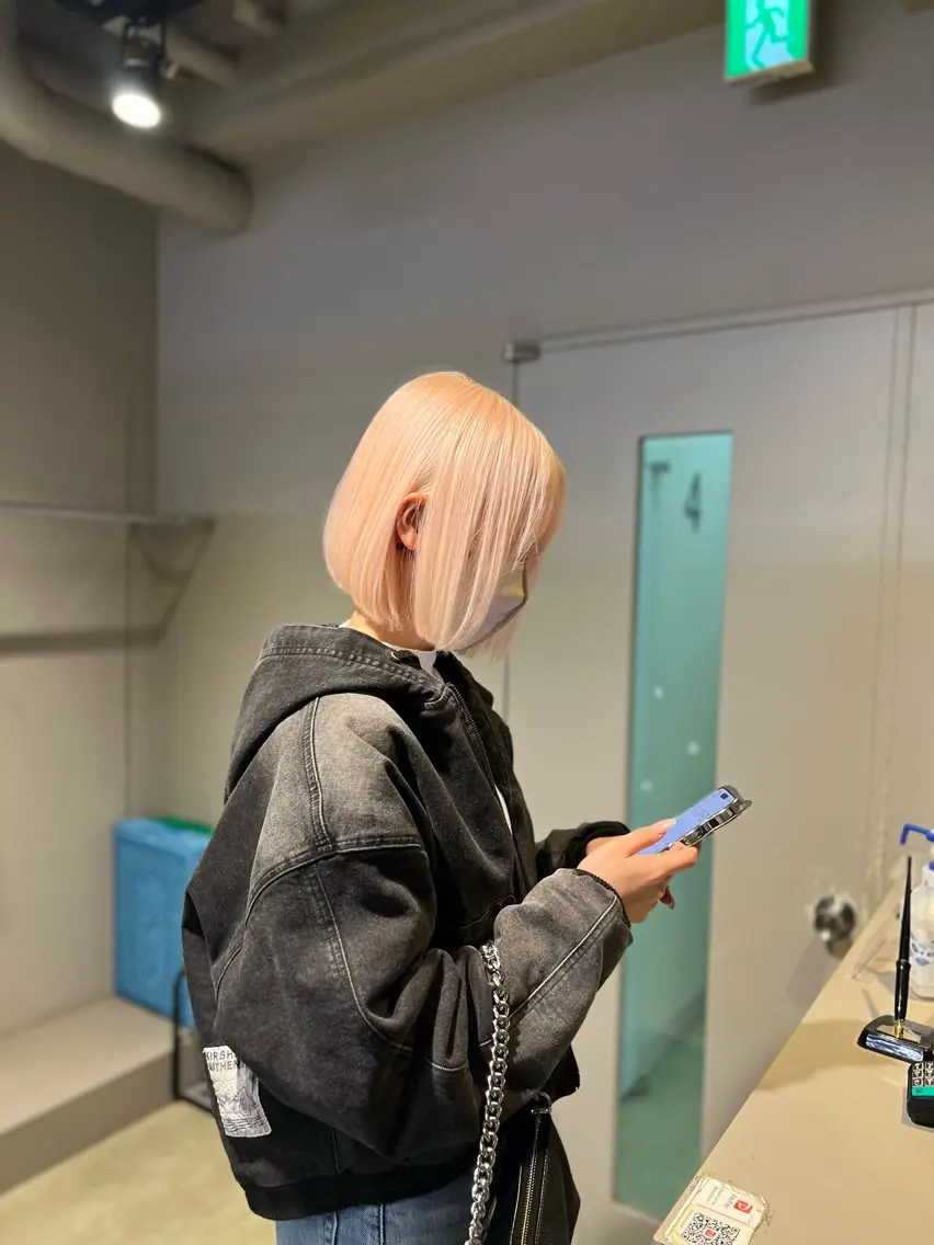 ショート カラー ヘアアレンジ カット ヘアカラー トリートメント ヘッドスパ ヘアセット 💍透明感×韓流ハイ トーン💍RYUTAのヘアスタイル