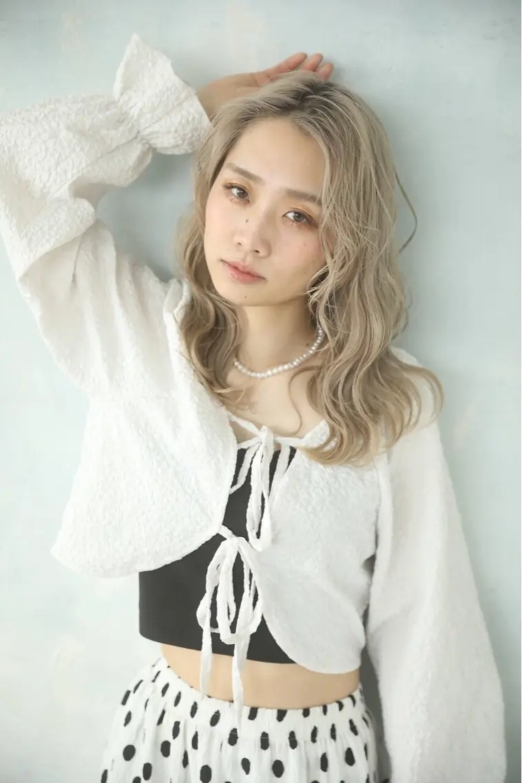 【オススメ❣️ハイトーンカラー🌟】ブリーチ２回のカラー＋カット＋トリートメント✨￥33000⇨￥19800の写真