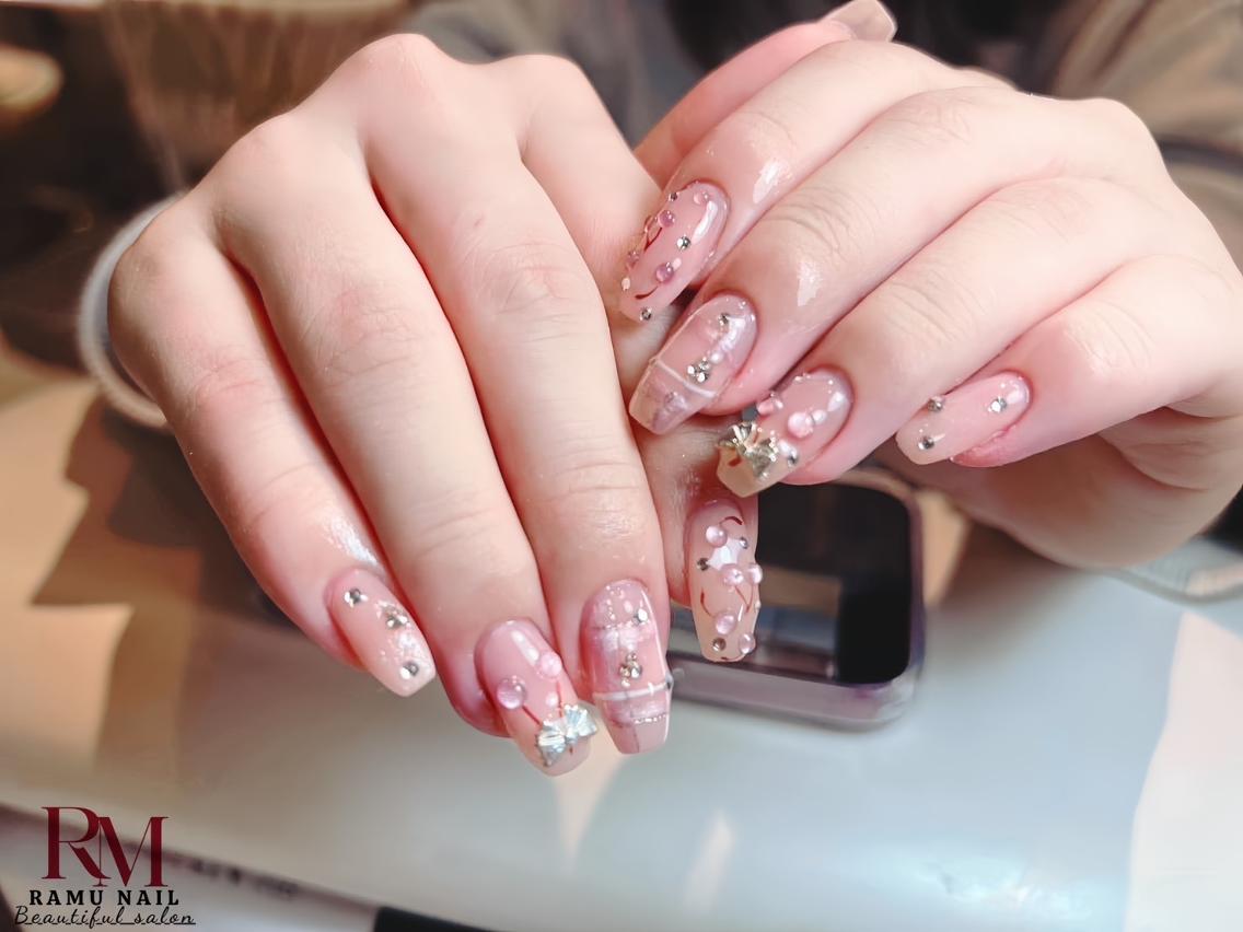 ネイル キラキラネイル マグネットネイル ミラーネイル ピンク ワンホンネイル ハンドネイル RAMU Nail 恵比寿店のネイルデザイン