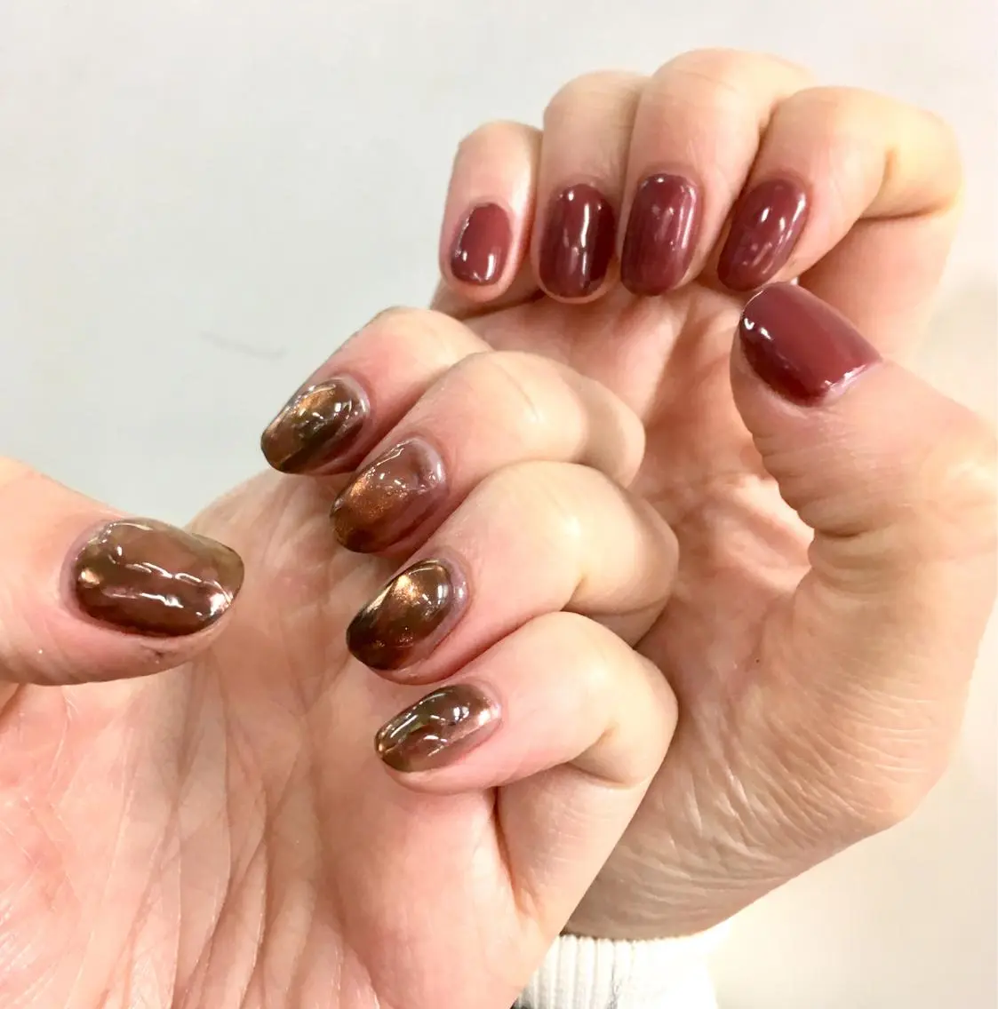 ネイル ブラウン ミラーネイル ニュアンスネイル ぷっくりネイル ハンドネイル 栗林 実莉のネイルデザイン