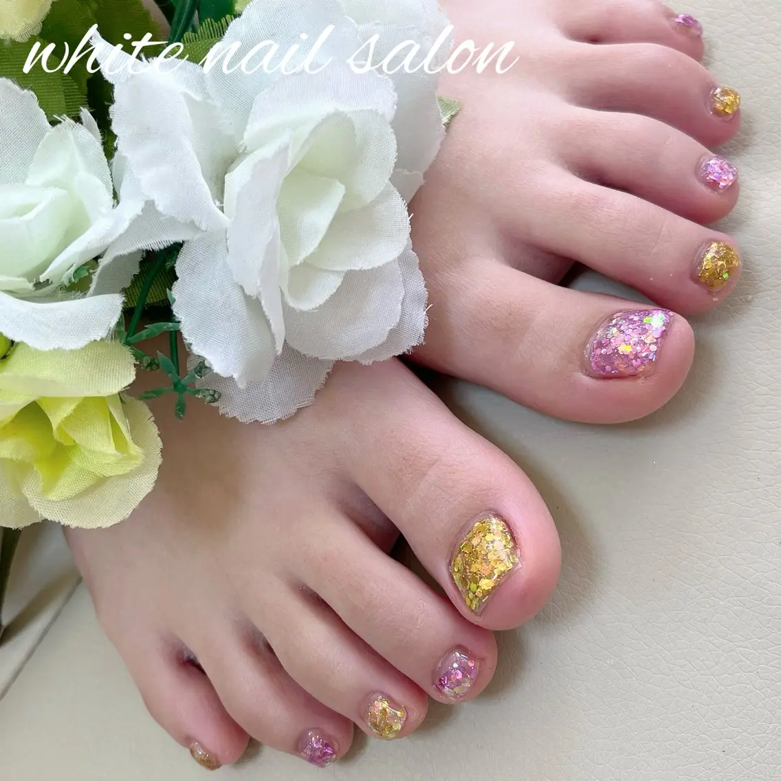 ネイル ラメ(グリッター) フットネイル white nail salonのネイルデザイン
