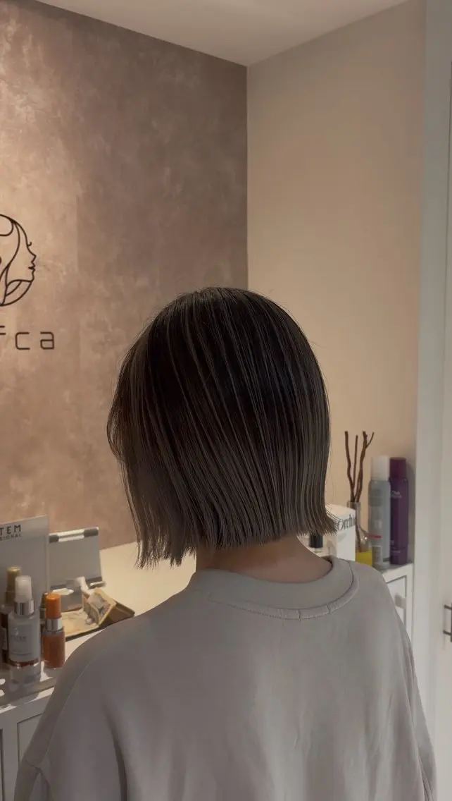 ミディアム レイヤーカット 蔵田 さくらのヘアスタイル