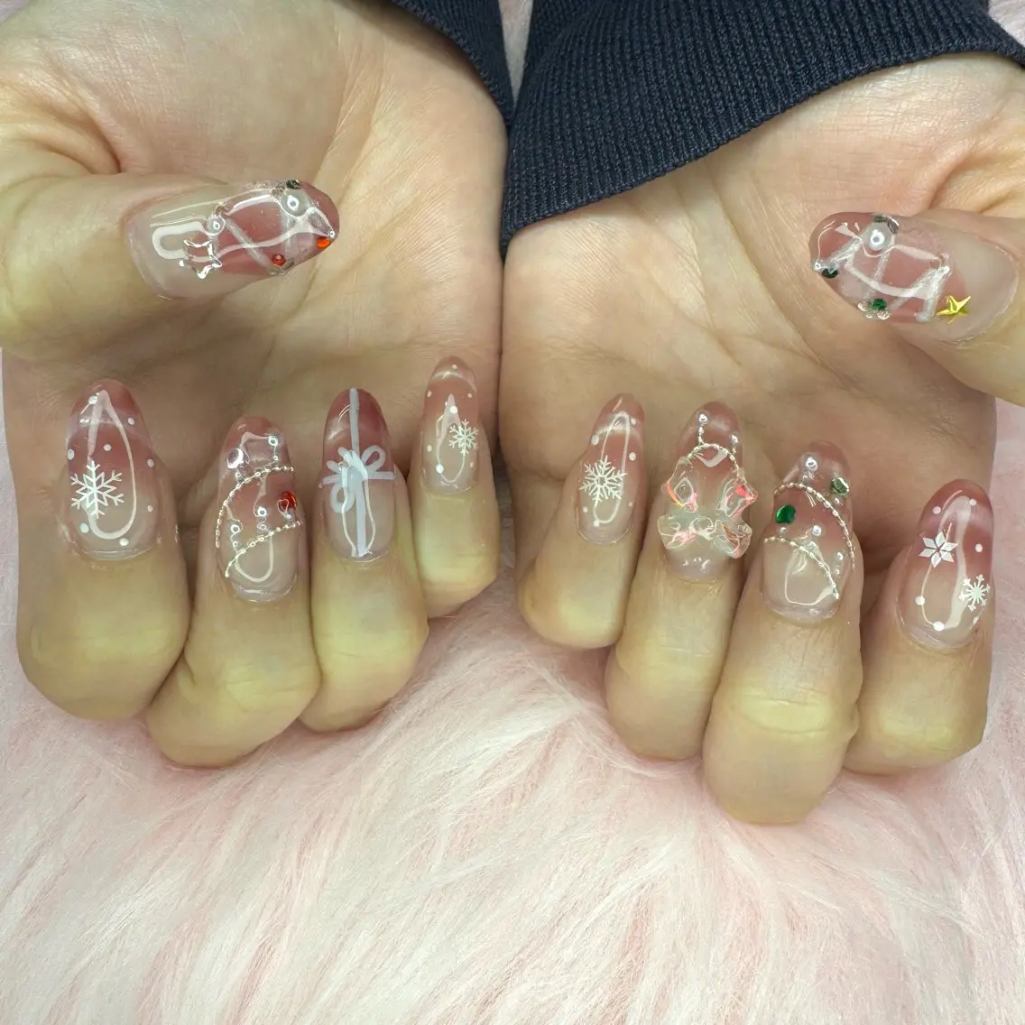 ネイル ピンク 冬ネイル クリスマス WAKALU .のネイルデザイン