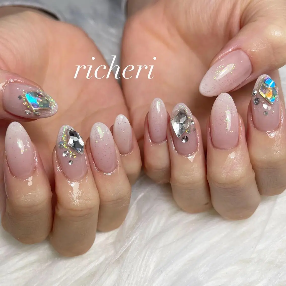 ミディアム ネイル 韓国風ヘア アートネイル フレンチネイル ジェルネイル ガラスフレンチ richeri beautyのネイルデザイン