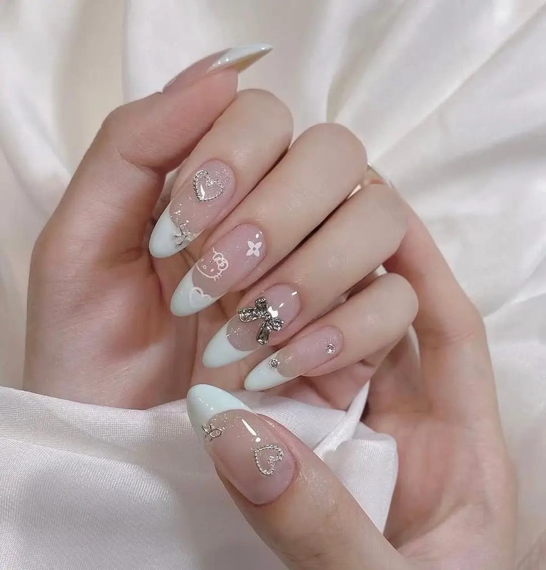 ネイル チークネイル フレンチネイル グラデーション キラキラネイル 韓国ネイル ハンドネイル Minette nailHuongのネイルデザイン