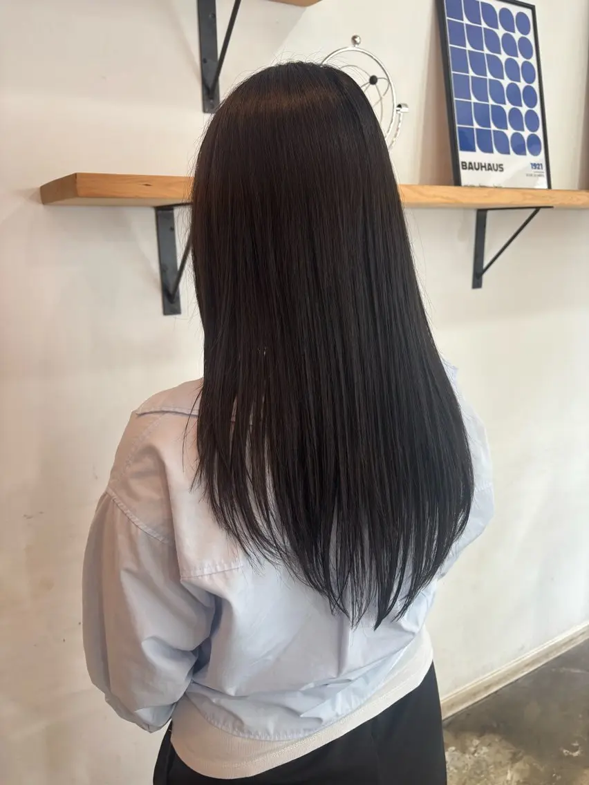 ロング カラー 黒髪 ブルーカラー ブルーブラック 透明感カラー 篠崎 良菜のヘアスタイル