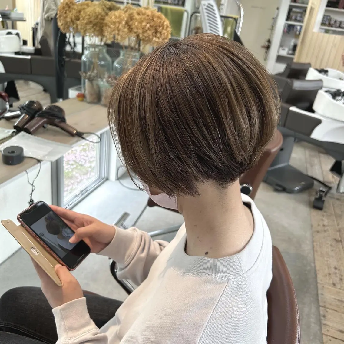 ショート カット ヘアカラー 綿貫 美雪のヘアスタイル
